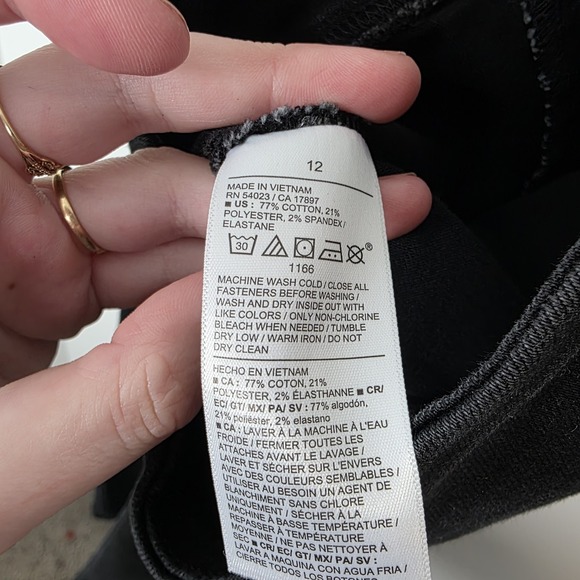 Old Navy Black High Waisted Weekender Wide Leg Pull On Cropped Jeans Size 12 - Picture 3 of 6